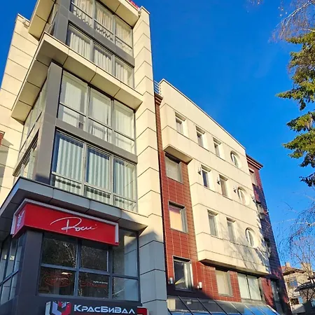 1 Apartment *